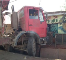 Tragédie à Guédiawaye : Un mendiant de 6 ans éventré par un camion, sous les yeux de son jumeau et de sa maman mendiante