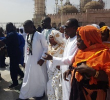 MAGAL TOUBA: « Ziar » de Cheikh Amar accompagné de sa mère et de Kader Ndiaye vice président du Holding Amar au Grande Mosquée de Touba. "les singes out pour cette année"