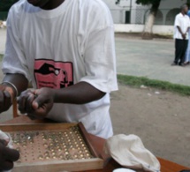 Pour lutter contre la fraude électorale, les Gambiens vont voter avec des billes