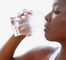 Santé: Ce que de l’eau glacée fait à votre corps vous choquera!