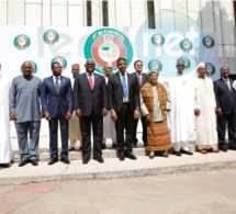 Gambie: la CEDEAO demande le départ du président Jammeh, mais s’abstient de mesures concrètes