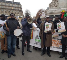 26 personnes de l'opposition Sénégalaise ont manifesté à Paris ( Photos)