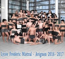 Ils ont eu le culot de faire leur photo de classe nus