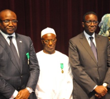 Amadou Bâ remet l'Ordre National du Lion à son frère Mouhammadou Makhtar Cissé