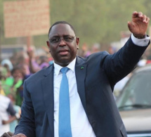 Macky Sall en campagne en banlieue : "Allez-vous inscrire"