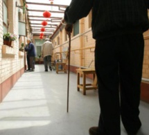 Chine, la maltraitance des personnes âgées illustrée par un fait divers sordide :une femme de 92 ans, confinée dans une porcherie, provoque l'indignation