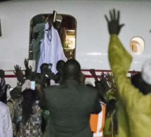 Yahya Jammeh quitte la Gambie : le film du départ en vidéo et images