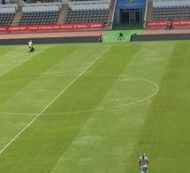 Arrêt sur image: la pelouse du stade Franceville retouchée avant le choc Sénégal/Cameroun