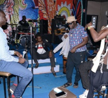 JOUR J - 08: En images Pape Diouf et sa génération consciente en pleines répétitions pour le 10 MARS au Grand Theatre pour la nuit dédiée au fans.