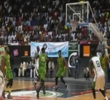 Vidéo- C’est la mi-temps au Stadium Marius Ndiaye : les Lions mènent au score 36-31 après une première mi-temps très serrée
