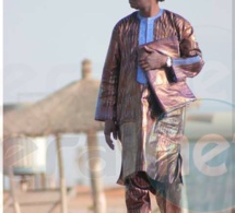 Baba Maal dans un boubou Thioup très élégant regardez!!!