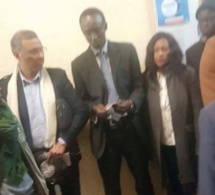Paris: l’opposition et la société civile investissent le Consulat du Sénégal et appellent Macky Sall à la "démission"