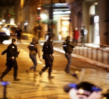 Fusillade sur les Champs-Elysées: un policier tué, l'assaillant abattu