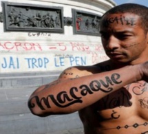 France: il circule dans les rues de Paris avec le corps tatoué d’insultes racistes…la raison