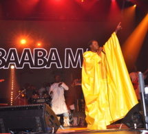 Le roi du "YELA", Baba Maal met le paquet et draine du monde au Zenith de Paris.