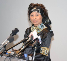 Aissata Tall Sall face à la presse en prélude de son nouveau mouvement Oser l'avenir.