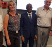 Abdou Mbow sort de sa soutenance à Sciences Po de Paris avec une mention "Très Bien"