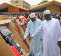 Macky Sall offre des chèques et des moteurs Yamaha aux pêcheurs de Saint-Louis