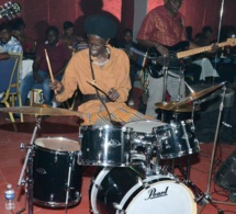 Cheikh Ndiguel Lo met le feu et casse la baraque au JET CAFÉ la nouvelle destination des Jet- Seteurs.