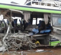Quelques images choquants de l’accident du bus qui transportait les étudiants à Kaolack