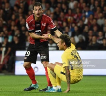 Neymar joue son premier match avec le Paris SG
