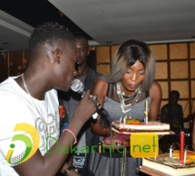 Dakar Night Show by Dakarinfo.net: Une fan de Momo Dieng fête son anniversaire au Duplex