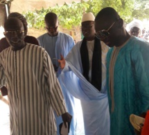 Les IMAGES de la présentation de condoléances de Pape Diouf chez son ami et serviteur Mor Mbaye est décédé …