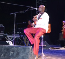 Concert explosif, Ismael Lo chauffe le CCF.