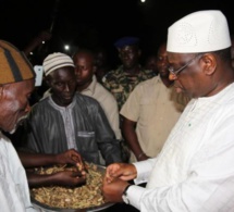 Sur la route du retour de Touba, le Président Macky SALL s’est arrêté à Séwékhay à la rencontre des populations qui s’investissent dans l’agriculture.