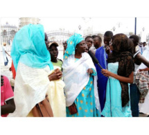 Nafi Dieye de la TV1 une fervente Yaye Fall se donne à fond au grand Magal de Touba.