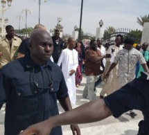 Magal 2017: Cheikh Amar à la Sainte mosquée de Touba avec son fils