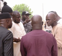 Maoloud 2017: Aziz Ndiaye refait son geste habituel au khalife des tidianes.