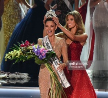 La Sud Africaine DEMI LEIGH NEL PETERS devient Miss Univers 2017