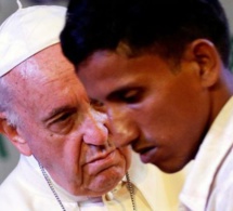 Les larmes du Pape François devant les réfugiés rohingyas