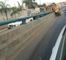 Arrêt sur image- Un camion fou s'encastre sur le pont Malick Sy