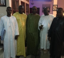 Serigne Abdourahmane Mbacké en compagnie de Youssou Ndour et son fils Birane chez Serigne Bass Abdoudou Khadre