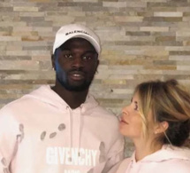 Mbaye Niang en toute complicité avec sa copine Emilie enceinte de quelques mois