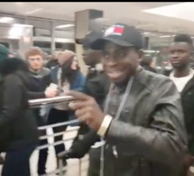 Sidy Diop atterrit pour la première fois à l'aéroport d'Orly pour sa soirée du 31 Décembre.