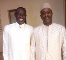 Le DIRECTEUR DES IMPOTS ET DOMAINE, Cheikh Tidiane Ba chez son ami et frère Pape Diouf pour ses condoléances.