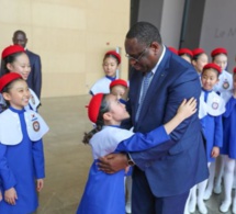 Le Président de la République Macky Sall avec les petits anges de la Corée du Sud