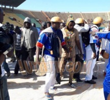 [ 10 Photos ] Modou Lo vient au stade avec des chaussures « THIARAKH »