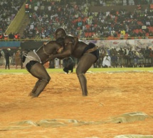 Modou Lô bat Lac de Guiers 2. Regardez le film du combat