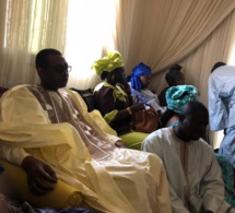 Le ministre conseiller Youssou Ndour en compagnie de Serigne Abdourahmane Mbacké et Mara Dieng à Porokhane chez Sokhna Bali Mountakha.