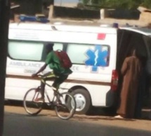 Incroyable mais vrai : Une Ambulance médicalisée de Ndioum Nguent transportant une chambre à coucher en pleine ville de Kaolack