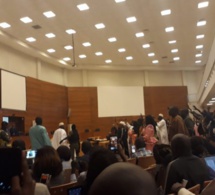 Urgent Procès Khalifa Sall: Un serpent (il s’agirait d’un oiseau) entre dans la salle d’audience et trouble le …