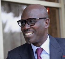 Seydou Guèye achète un tableau à 1.500.000 et l’offre à Cheikh Ba