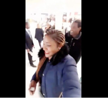 Mame Goor en mode délire avant sa prestation au Zenith avec une belle dame et laisse ses deux F à Dakar. REGARDEZ