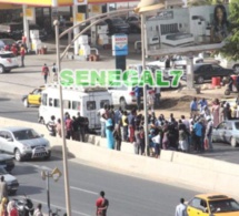 Vidéo: Les sénégalais, toujours indifférents aux passerelles piétonnes malgré les nombreux accidents