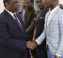 Le Chef de l’Etat Macky SALL a reçu les artistes-comédiens Abba, Mahfouss et…