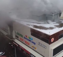 Russie : un impressionnant incendie ravage un centre commercial, 53 morts